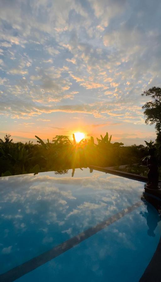 Sunset Hill Lembongan Hotel Exterior photo