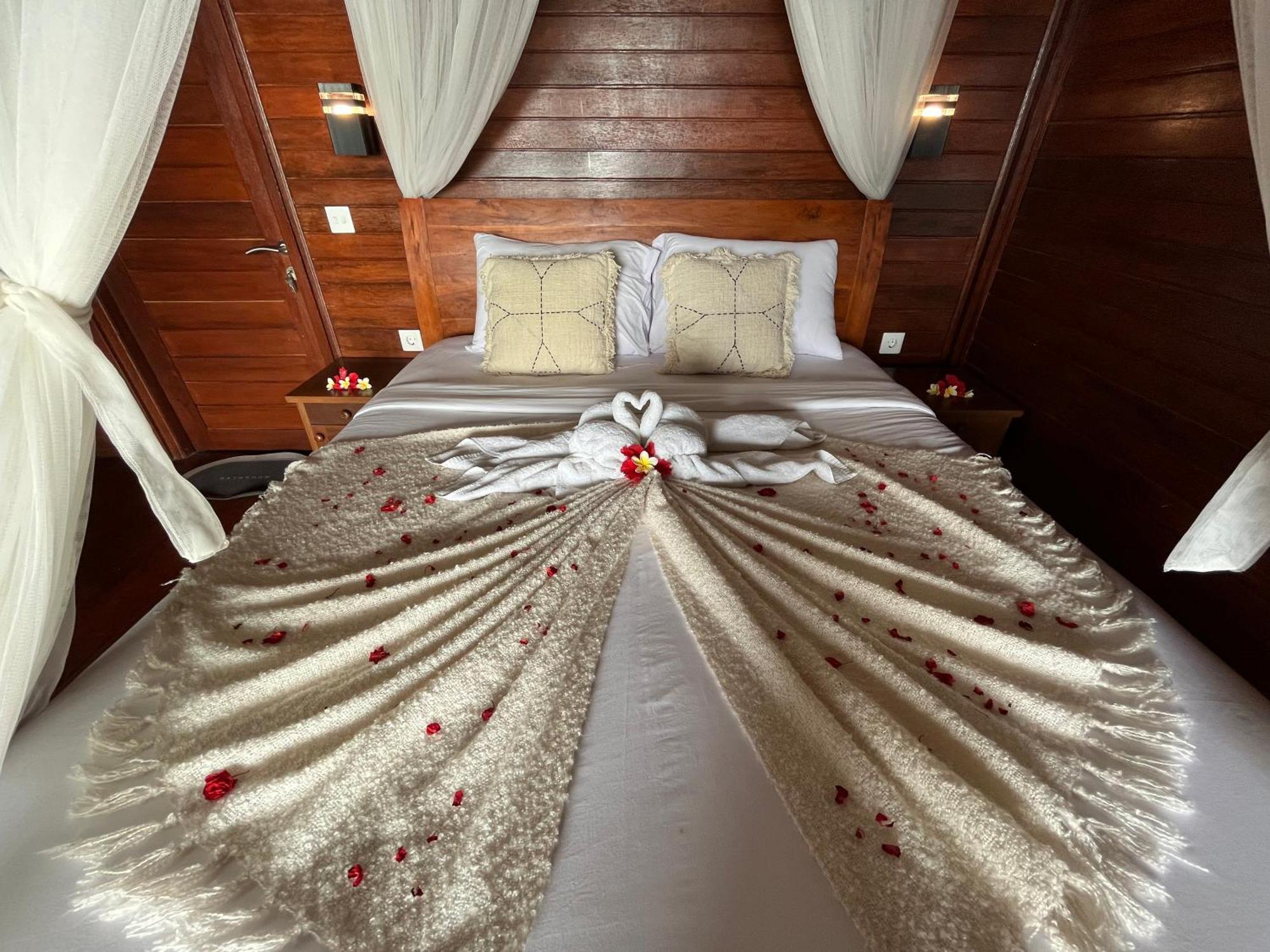 Sunset Hill Lembongan Hotel Exterior photo