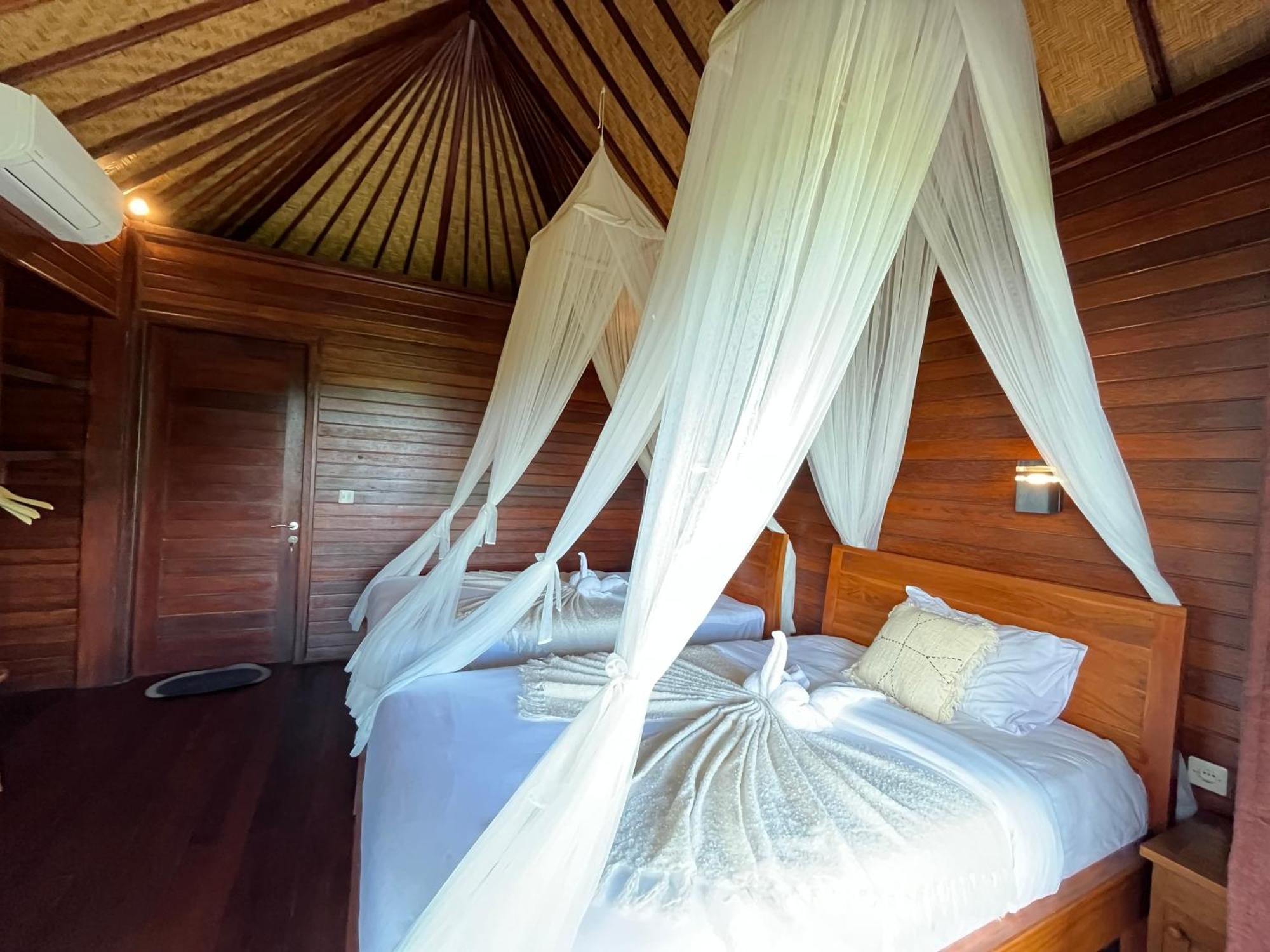 Sunset Hill Lembongan Hotel Exterior photo