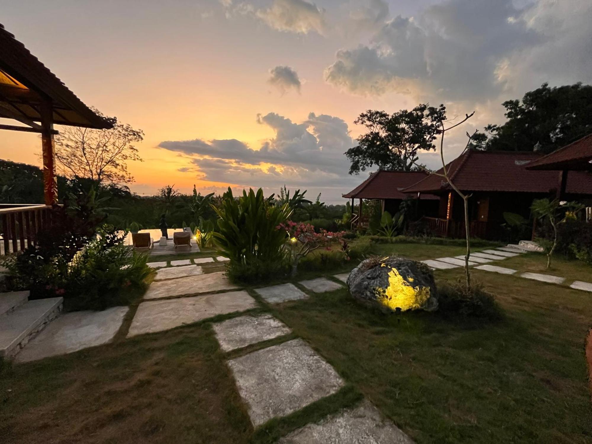 Sunset Hill Lembongan Hotel Exterior photo