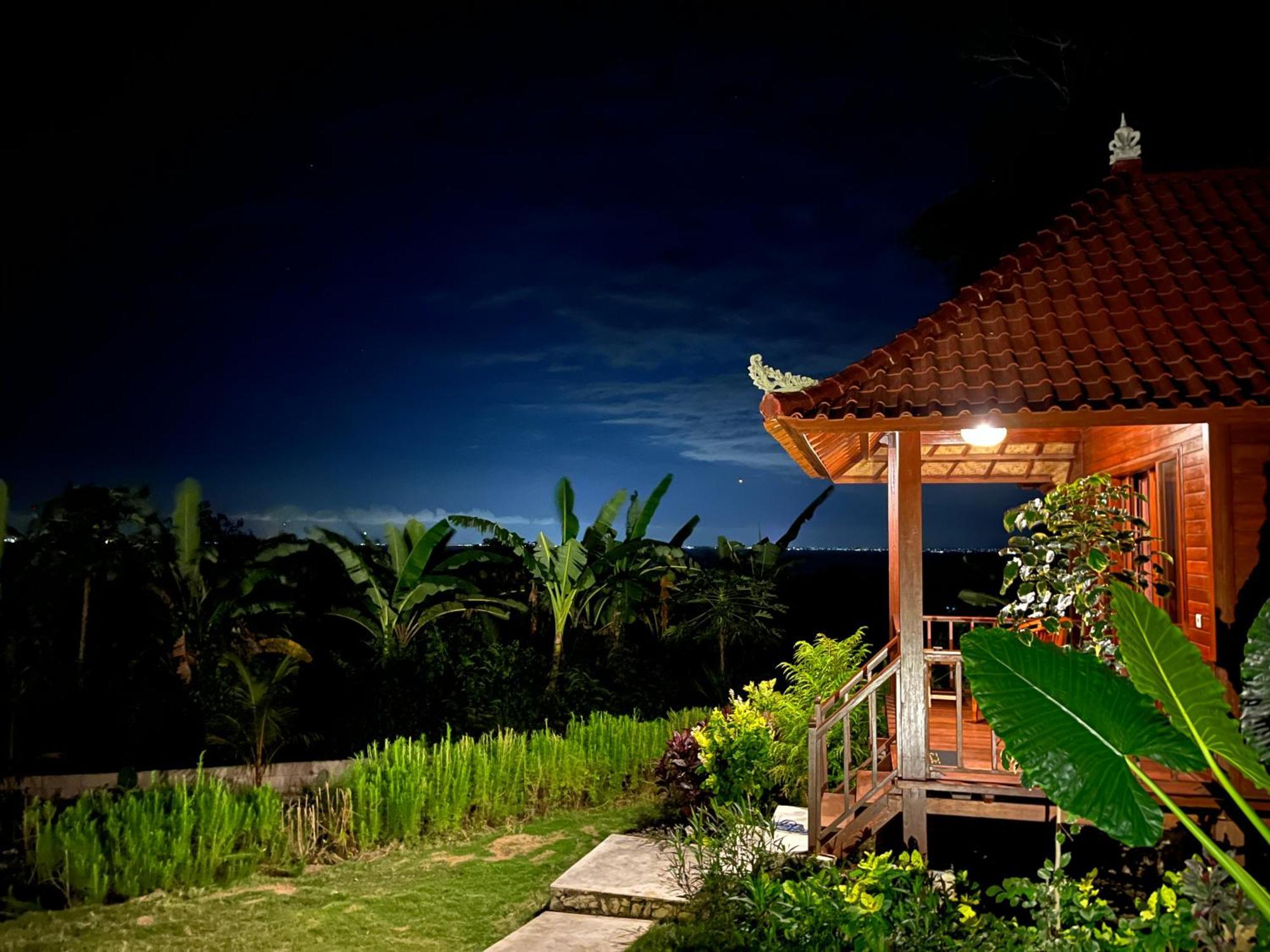 Sunset Hill Lembongan Hotel Exterior photo