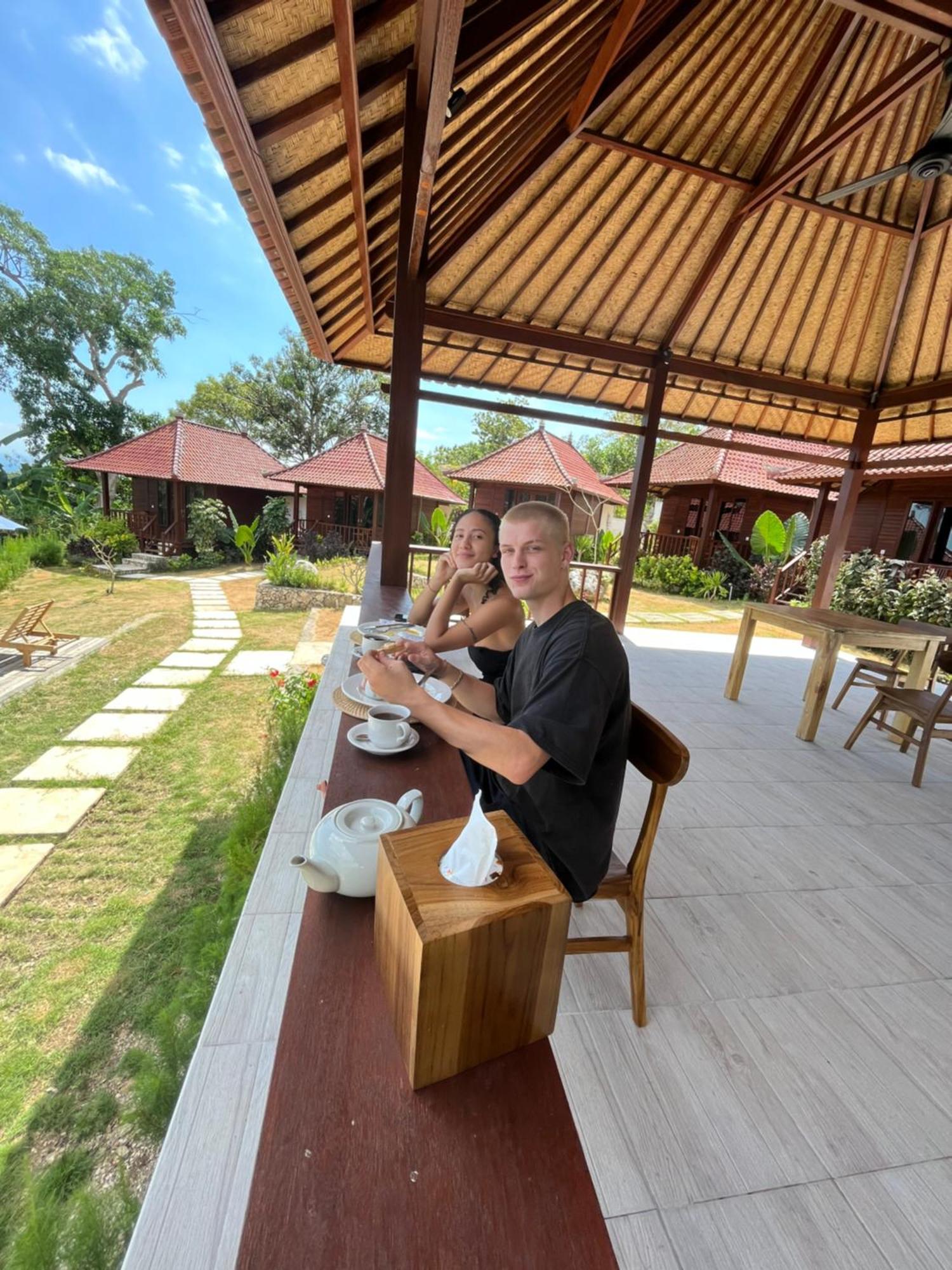 Sunset Hill Lembongan Hotel Exterior photo